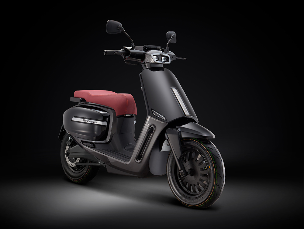 Tennis by Velocifero electric scooter 125 cc Tartarini Design